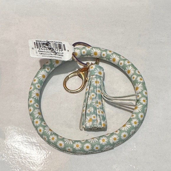 Green Daisies Flowers White & Green Floral Keychain Bracelet with Tassel NWT - Picture 3 of 6